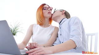 18videoz - אַנאַל–געשלעכט עפענען נייַ כערייזאַנז פֿאַר דעם לאָעט טיני