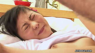 الآسيوية فاتنة الداعر