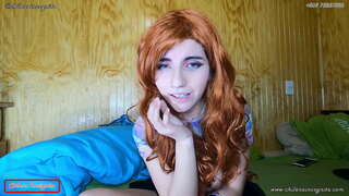 Кыз возбуждается алдында экраном