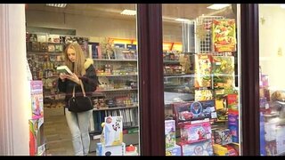 Kurba adores blowjobs veliko