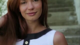 ���තා පැහැපත් යුරෝපීය යොවුන් Carolizi වටා අවශ්ය තන්හි දී, එළිමහන් ���තා පැහැපත් යුරෝපීය යොවුන් Carolizi වටා අවශ්ය තන්හි දී, එළිමහන්