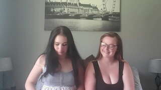 Txiki vs big boobs erretzea zigarro Txiki vs big boobs erretzea zigarro