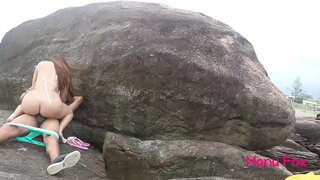 Pornstar ມື Fox ຄີກົ້ຮ່ວມເພດທີ່ບໍ່ມີຮູບກ່ຽວກັບຫາດຊາຍສາທາລະນະ